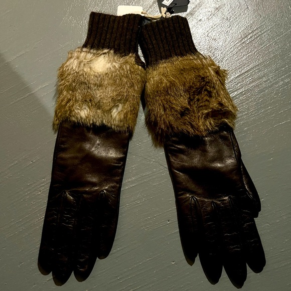 Club Monaco Accessories - NWT Ladies Club Monaco Brown Leather Gloves S